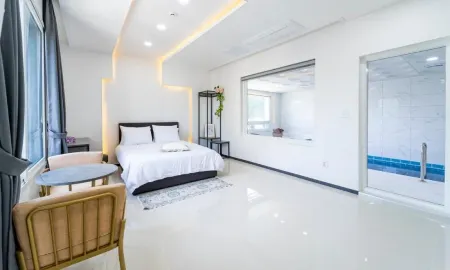 Gapyeong (Nami Island) Bliss Pool Villa (New Construction, River View, Indoor Individual Pool) Отели в г. Капхён