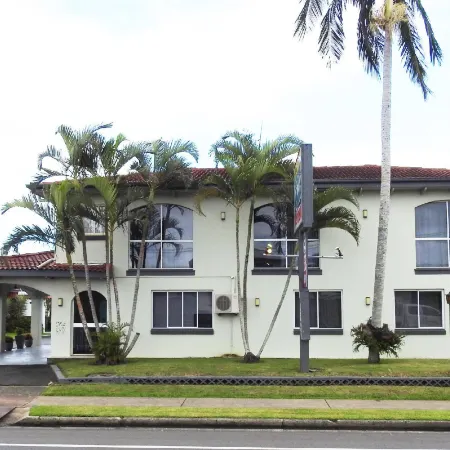 Tropic Coast Motel