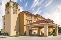 La Quinta Inn & Suites by Wyndham Brownwood Отели рядом с достопримечательностью «Публичная библиотека Браунвуд»