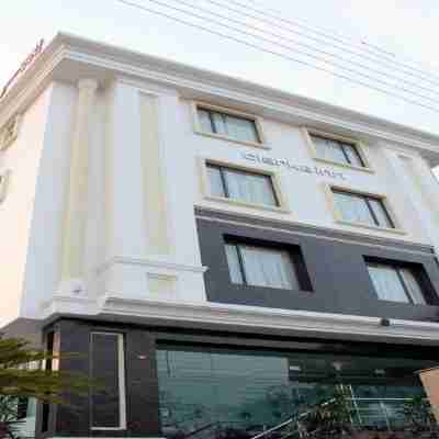 Hotel the Marque by Makson Hotel Exterior