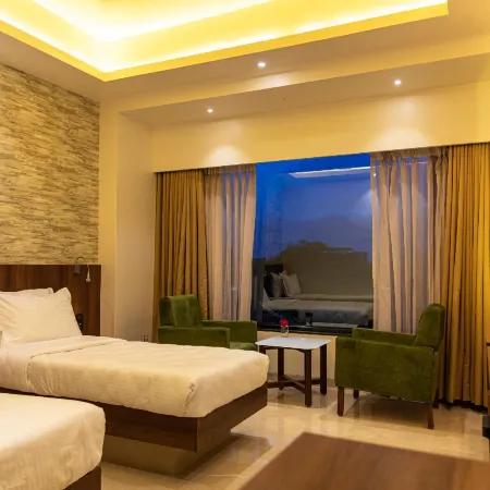 Hotel Pratham Отели в г. Солапур