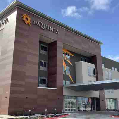 La Quinta Inn & Suites by Wyndham Corpus Christi Southeast Hotel Exterior