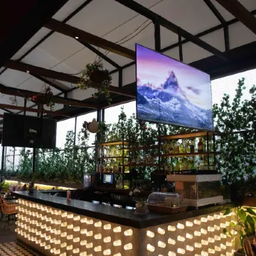 Elm Hotel