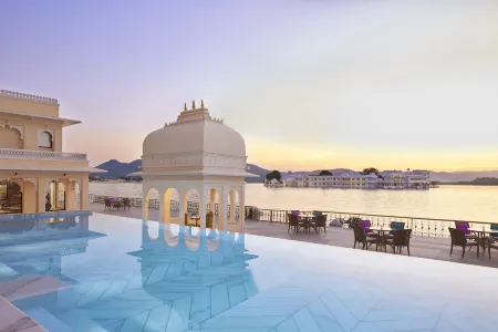 Taj Fateh Prakash Palace Udaipur Отели рядом с достопримечательностью «Джагдиш Темпл»
