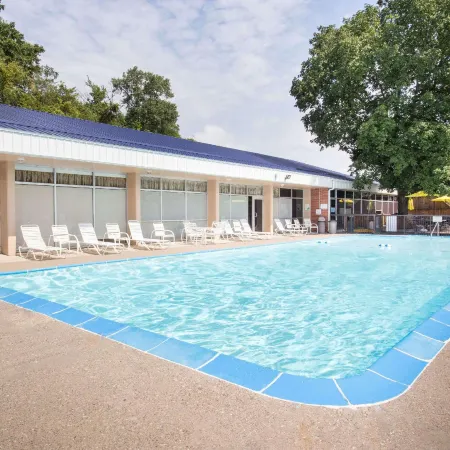 Days Inn by Wyndham Dubuque