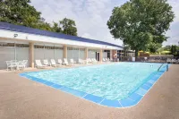 Days Inn by Wyndham Dubuque - piscine
