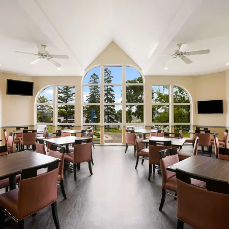 Best Western Harbour Pointe Lakefront