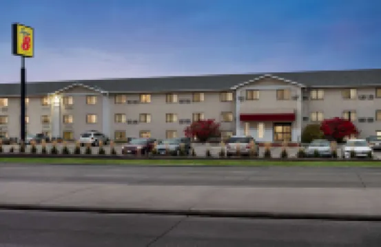 Super 8 by Wyndham Lincoln North
