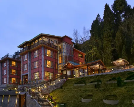 Golden Tulip Srinagar Hotels in Srinagar