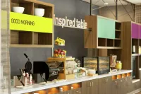 Home2 Suites by Hilton Minneapolis University Area - breakfast