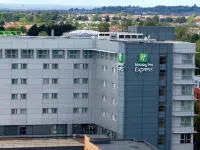 Holiday Inn Express Swindon City Centre Hotels near Gorse Hill Baptist Church