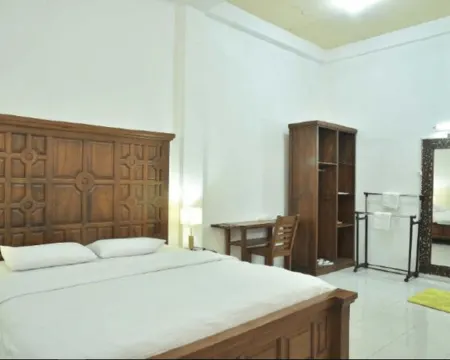 Hotel Family Nur Hotels in Sumenep