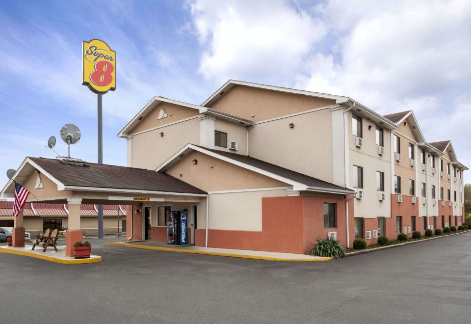 1. 슈퍼 8 바이 ..