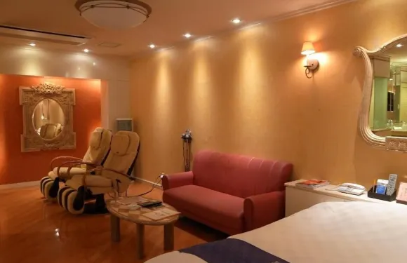 拉爾朱酒店 - 限成人