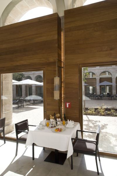 レストラン パラドール デ アルカラ デ エナーレスの写真