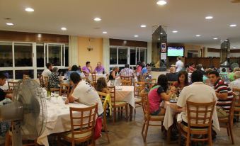 Hotel Arco Iris - Housity