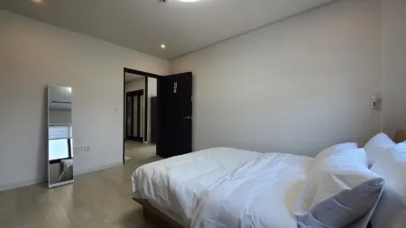 Namhae Kkontigo Pension 1 Отели в г. Намхэ