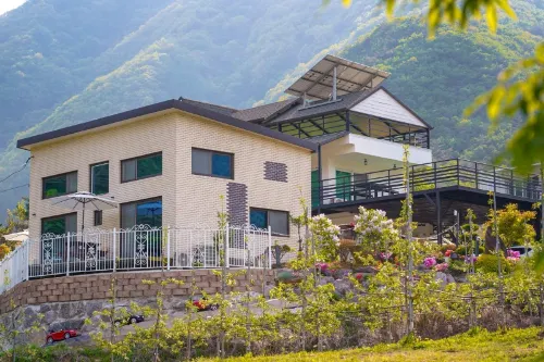 Danyang Wild Flower Garden Pension