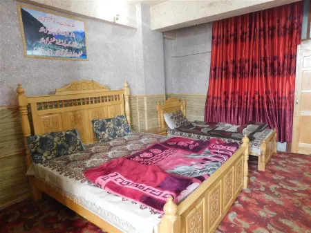 Lalazar Hotel Отели рядом с достопримечательностью «Университет Инжиниринг & Текнолоджи Абботтабад Кампус»