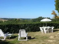 Les Chalets des Mousquetaires Hotel di Castelnau-d'Arbieu