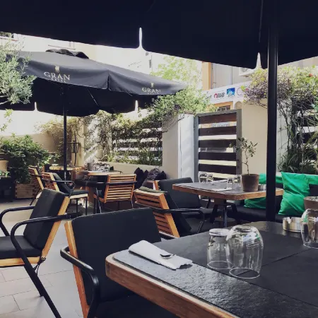Mc Queen Rooms & Apartments Отели рядом с достопримечательностью «Культурный центр Афинаис»