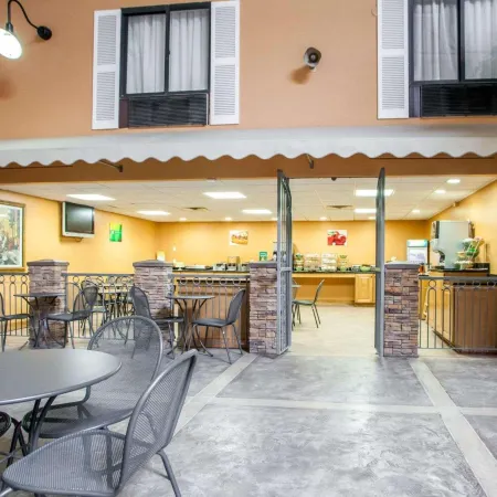 Quality Inn & Suites Ames Conference Center Near Isu Campus