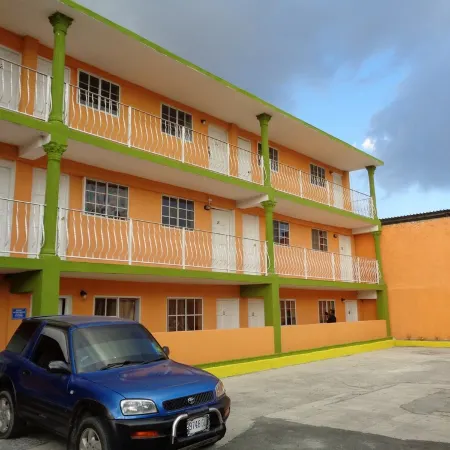 Tropical Manor Inn - Kingston