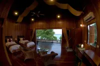 POM POM Island Resort Hotels in Pulau Pom Pom