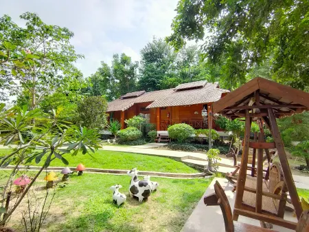 Phanya Chaley Suanphueng Отели рядом с достопримечательностью «Wat Huai Sai Thong»