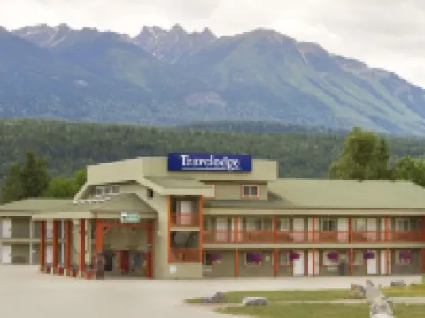 Travelodge by Wyndham Golden Sportsman Lodge