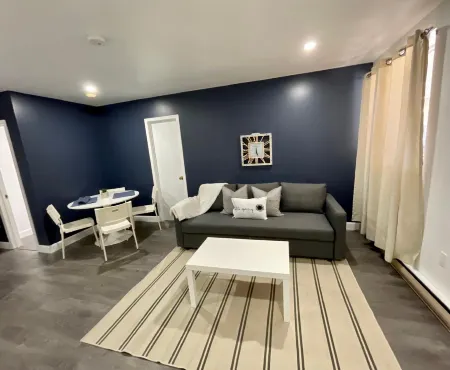 湖景汽車旅館及小屋