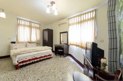 Plum Inn 2 فنادق في 