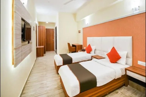 Hotel Golden - I Hotel di Raipur