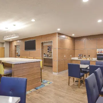 La Quinta Inn & Suites by Wyndham Logan