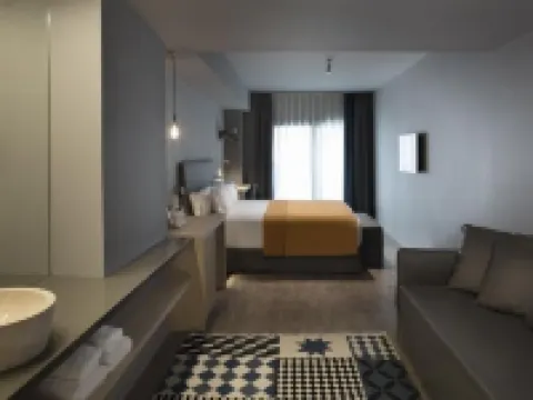 يوربان ترافالجار  هوتل