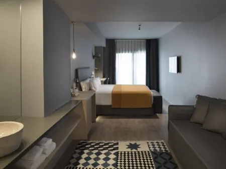 Yurbban Trafalgar Hotel