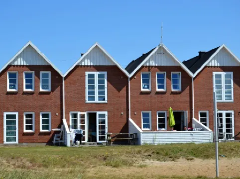 "Lynne" - 2.3km from the Sea