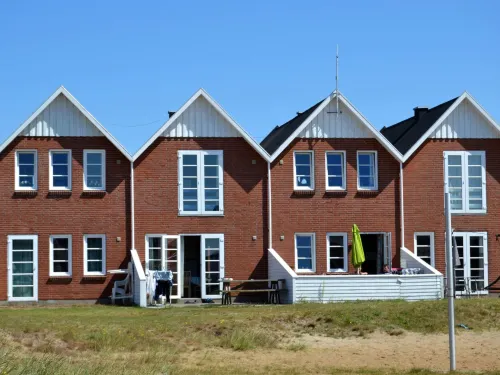 "Lynne" - 2.3km from the Sea