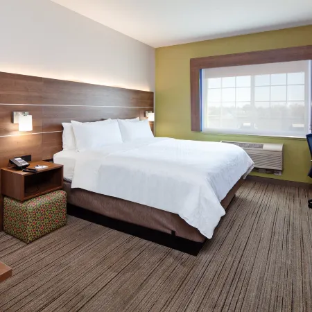 Holiday Inn Express & Suites TULARE by IHG