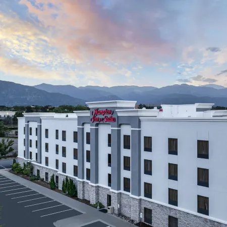 Hampton Inn & Suites Colorado Springs/I-25 South Отели рядом с достопримечательностью «Зоопарк Шайенн-Маунтин»