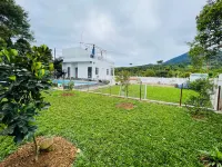 Villa De’Corrinna Hotel dekat Campervan Gunung Bunder, Bedeng Campsite