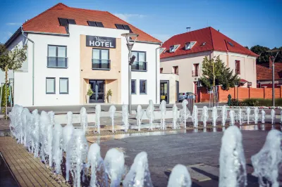 Hotel Viktória Hotels near Sárvár Arboretum