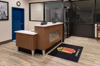 Super 8 by Wyndham Liverpool/Syracuse North Airport Hotels in Salina