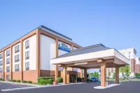 Baymont by Wyndham Cincinnati - parking