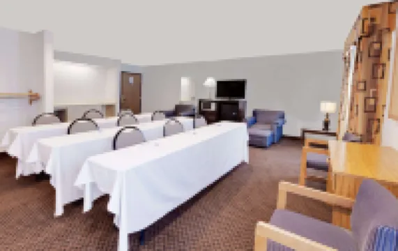 Baymont by Wyndham Battle Creek Downtown