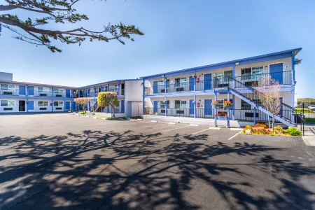 SureStay Hotel by Best Western Seaside Monterey Отели в г. Сисайд