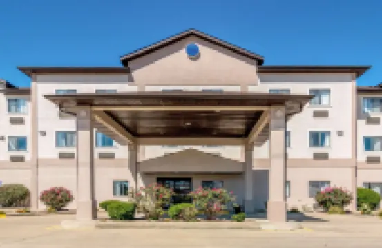 Quality Inn & Suites Salem Near I-57