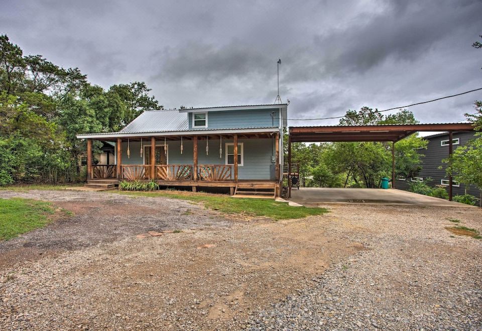 Tranquil Palo Pinto Home w/ Deck + Boat Dock!