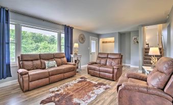 Modern Zanesville Escape w/ Deck & Spacious Yard - Housity
