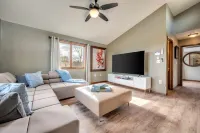 “Steps to the Lake” House, Hot Tub, Game Room, Deck